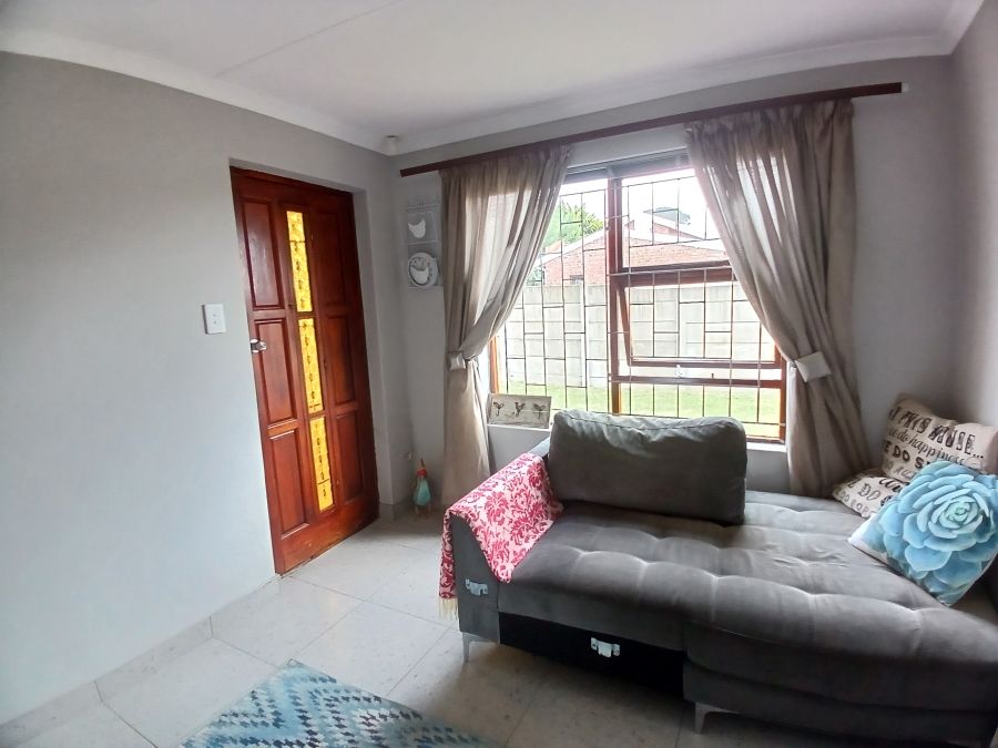 To Let 2 Bedroom Property for Rent in Greenshields Park Eastern Cape